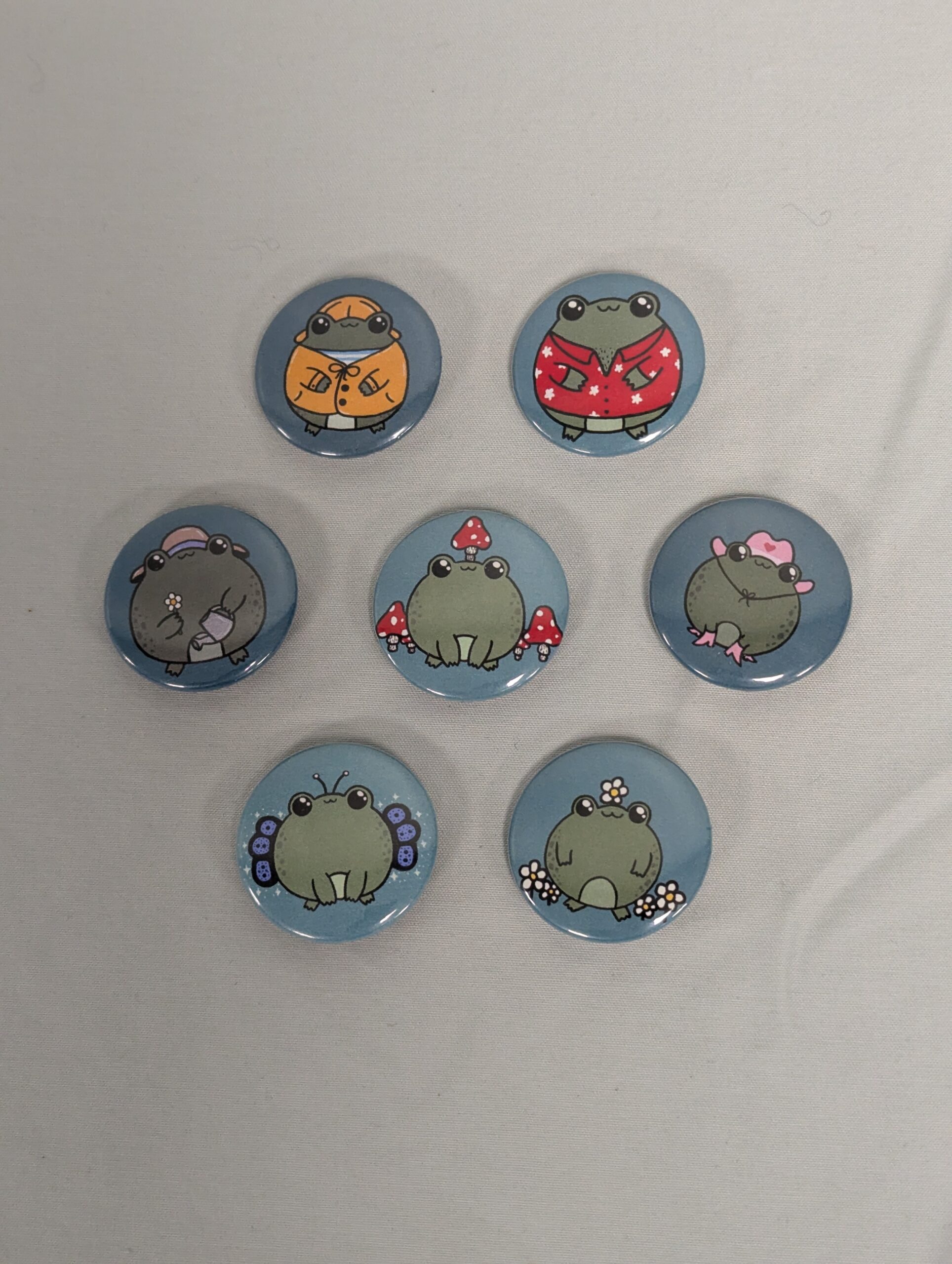 060 - 7 1.25" Cute Frog buttons