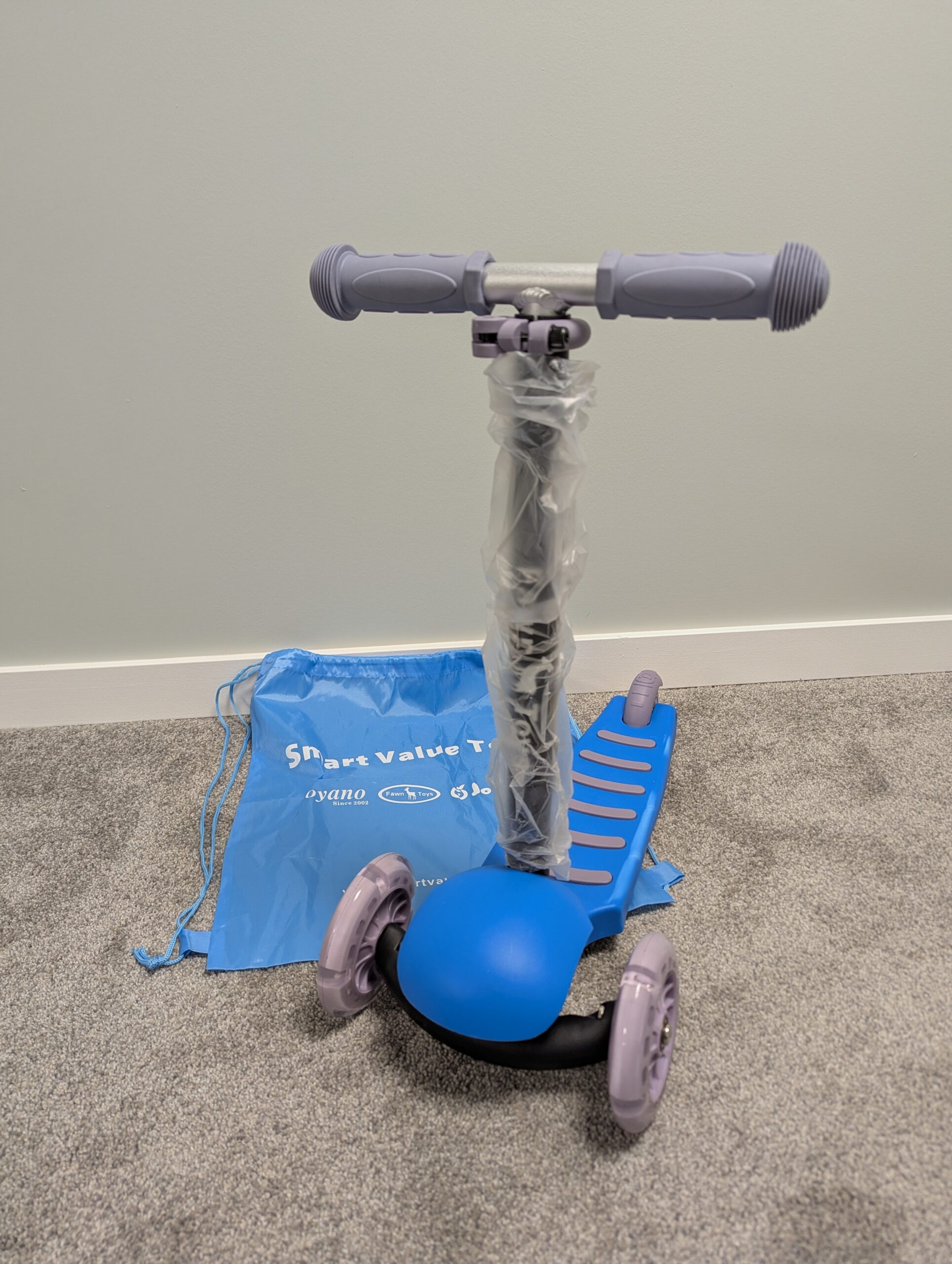 098 - Fawn Toys 3 wheel junior scooter - blue