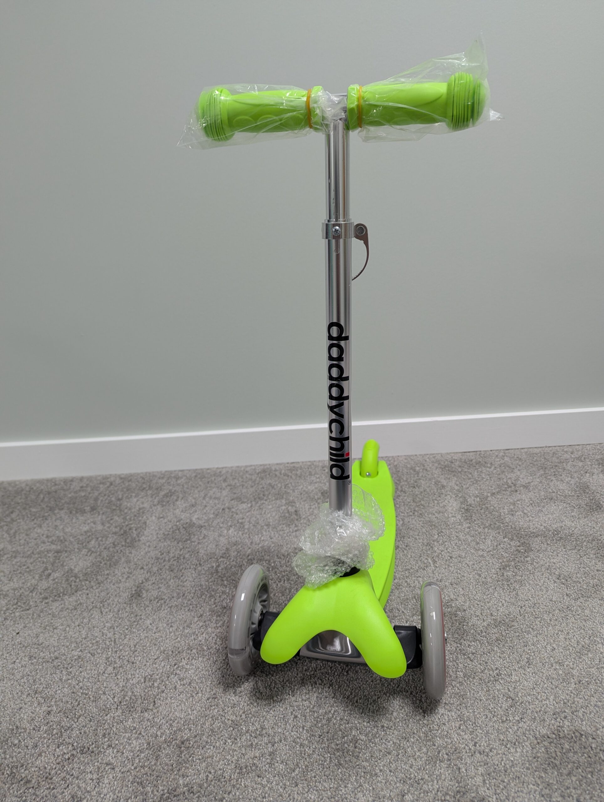 099 - Daddychild 3 wheel scooter - green